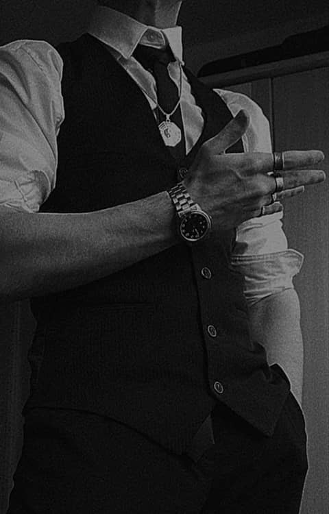 Your aloof male boss|When he unfastened his shirt cufflinks,…