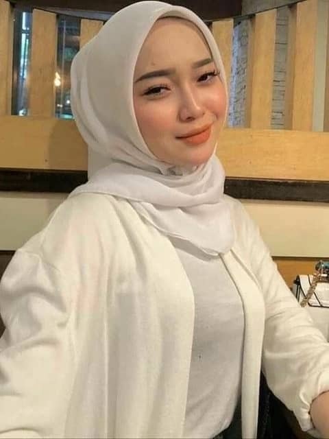 Your best friend's hungry wife|Do you think about me when he's not arou…